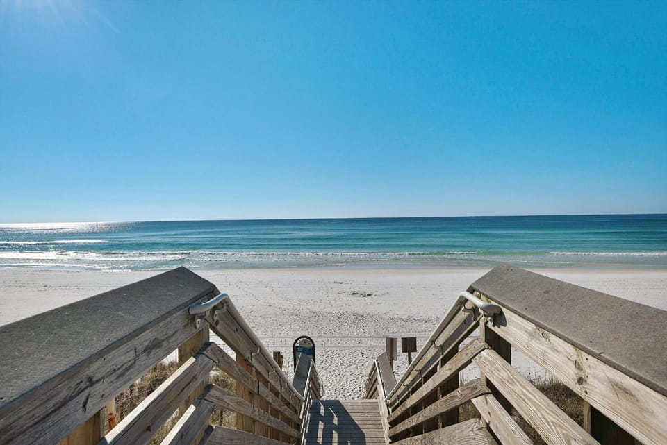 Alerio D301 House in Miramar Beach