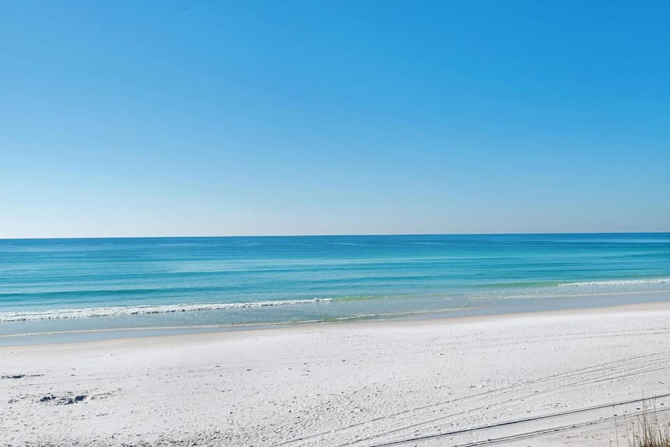 Alerio D301 House in Miramar Beach