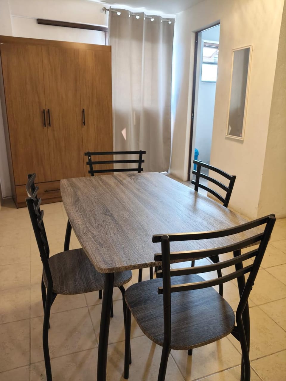 Seating area, Dining area