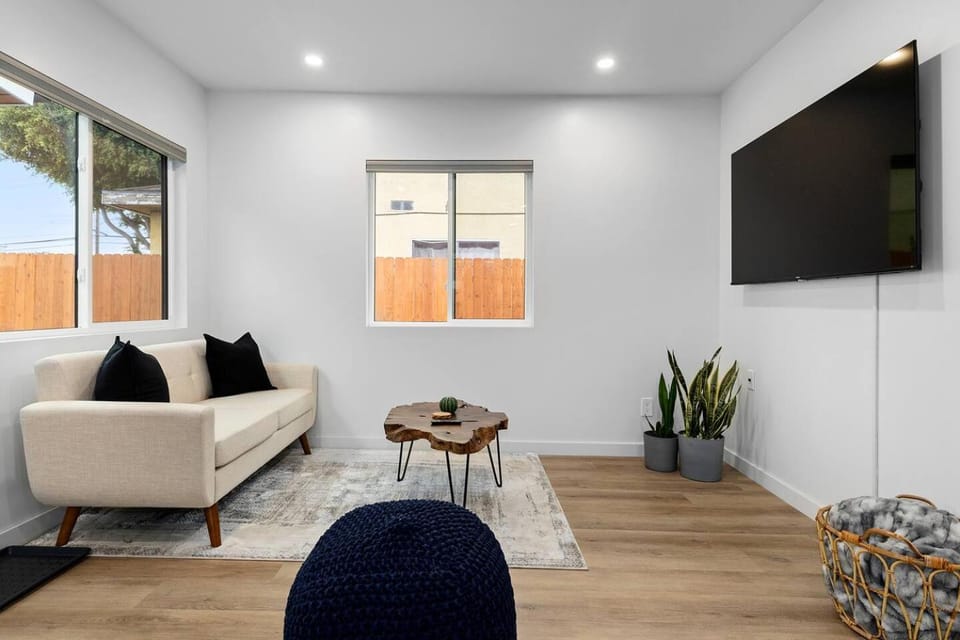 Communal lounge/ TV room, TV and multimedia, Living room, Seating area