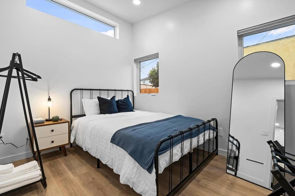 Bed, Photo of the whole room