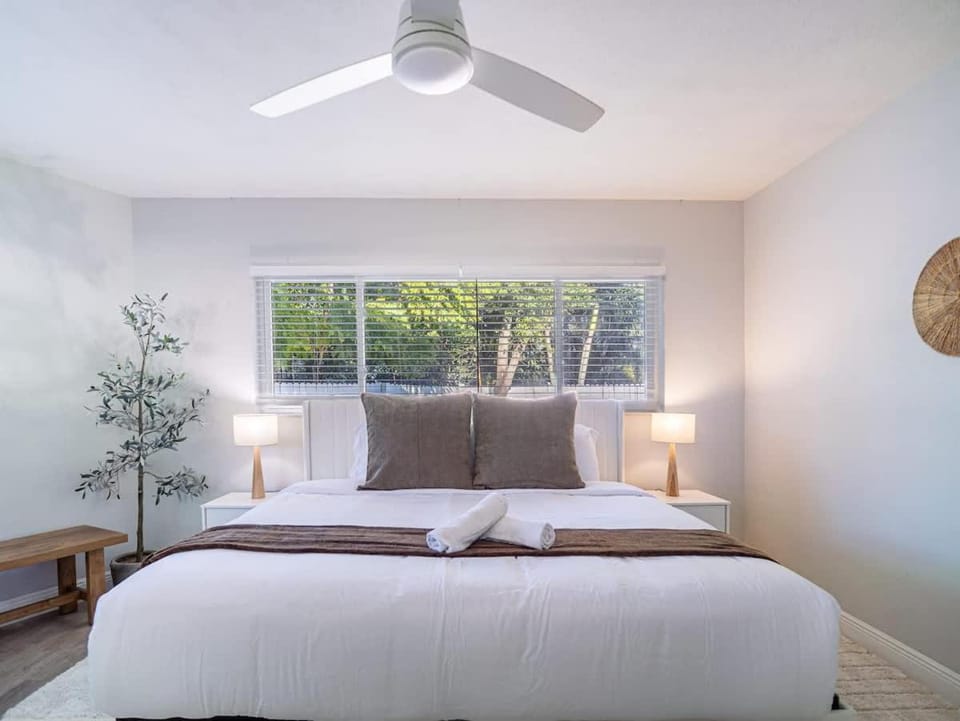 Sunny Largo Oasis Heated Pool Sleeps 16 House in Indian Rocks Beach