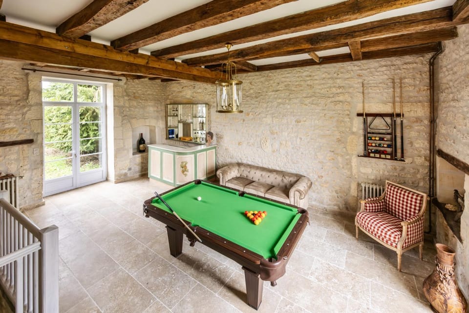 Billiard, Game Room