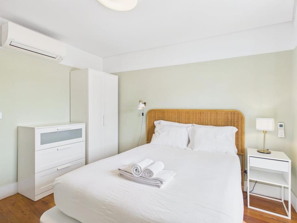 Bright 1BR w/ AC Near Cais do Sodré | By Airnest Apartment in Lisbon