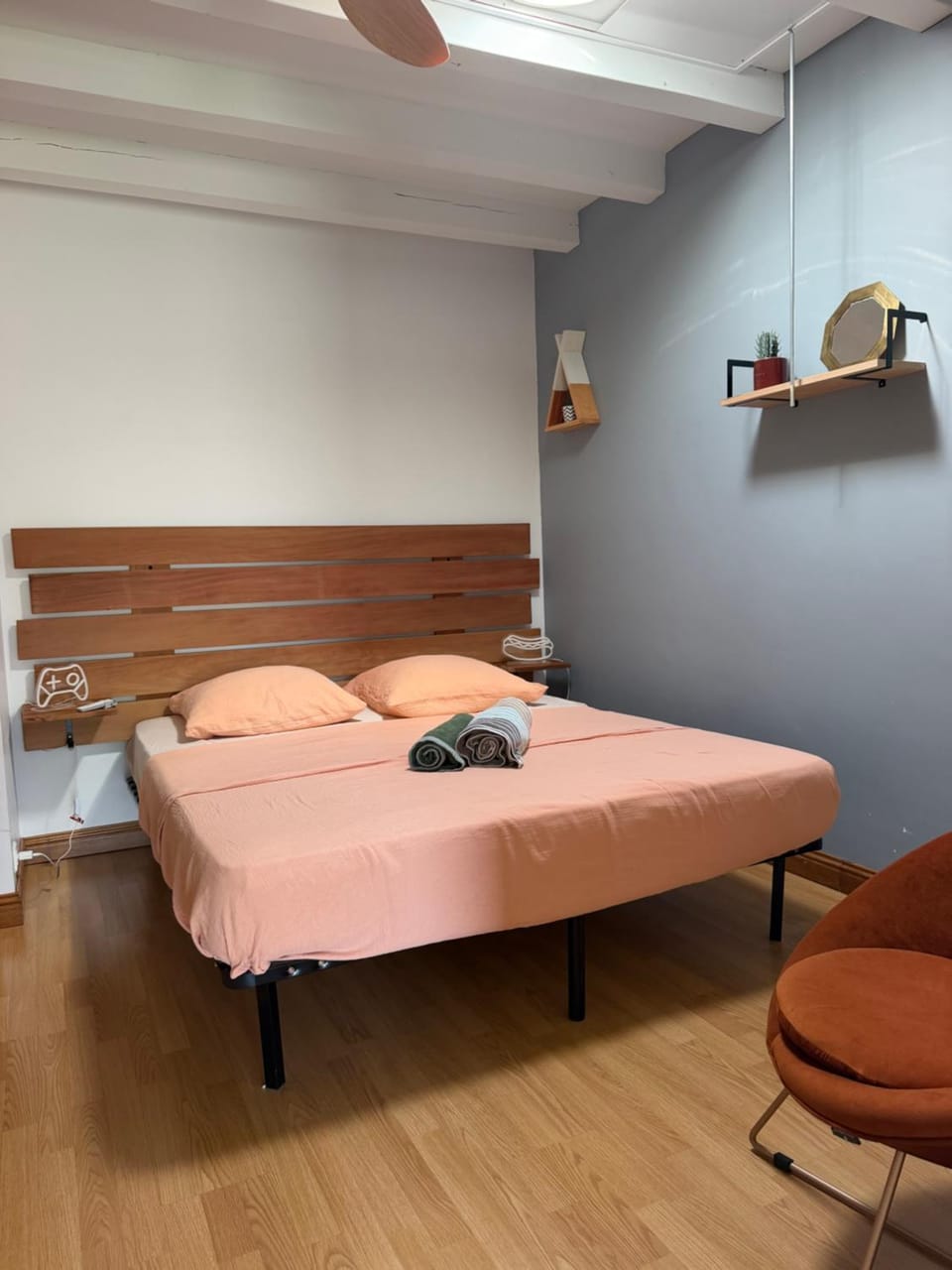 Chambre avec piscine, saison estivale Bed and Breakfast in Urrugne