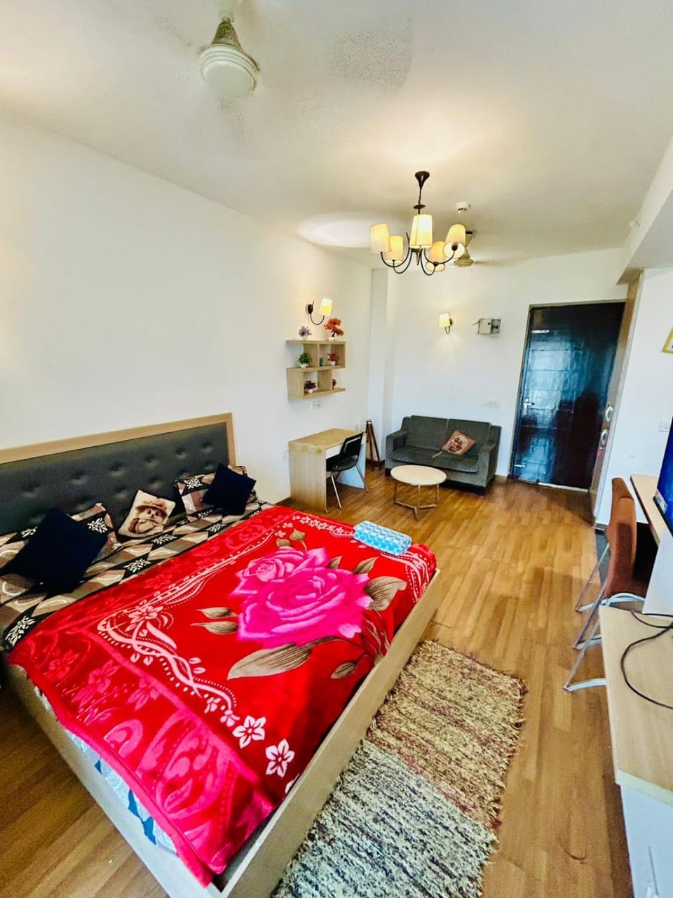 Express View Homes Bed and Breakfast in Noida