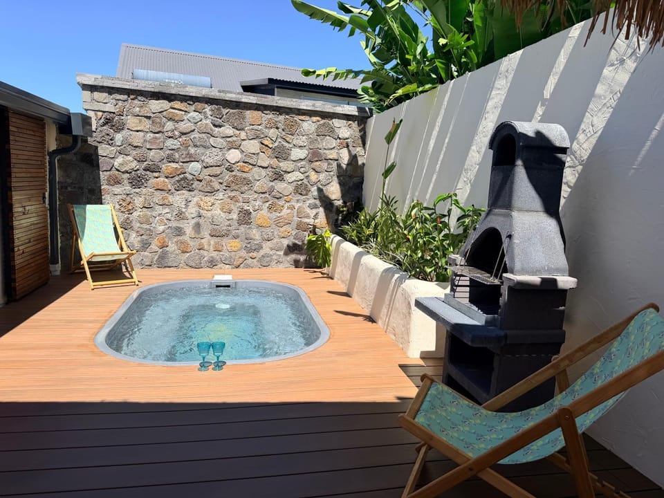 Day, Pool view, Swimming pool, sunbed