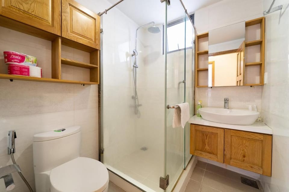 The Rixx Everich 2 beds 2 bath at Chinatown with pool and gym and Netflix Apartment in Ho Chi Minh City