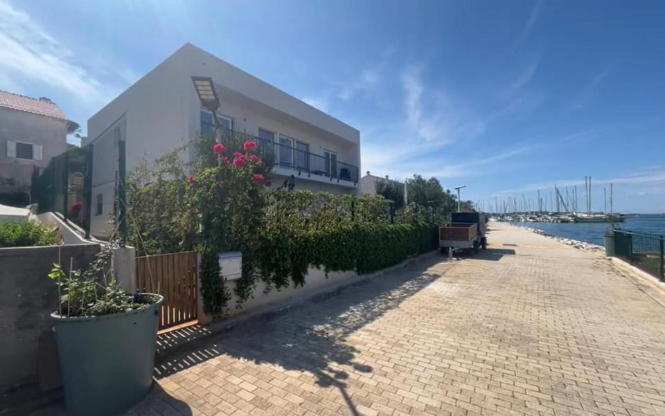 Property building, Lake view