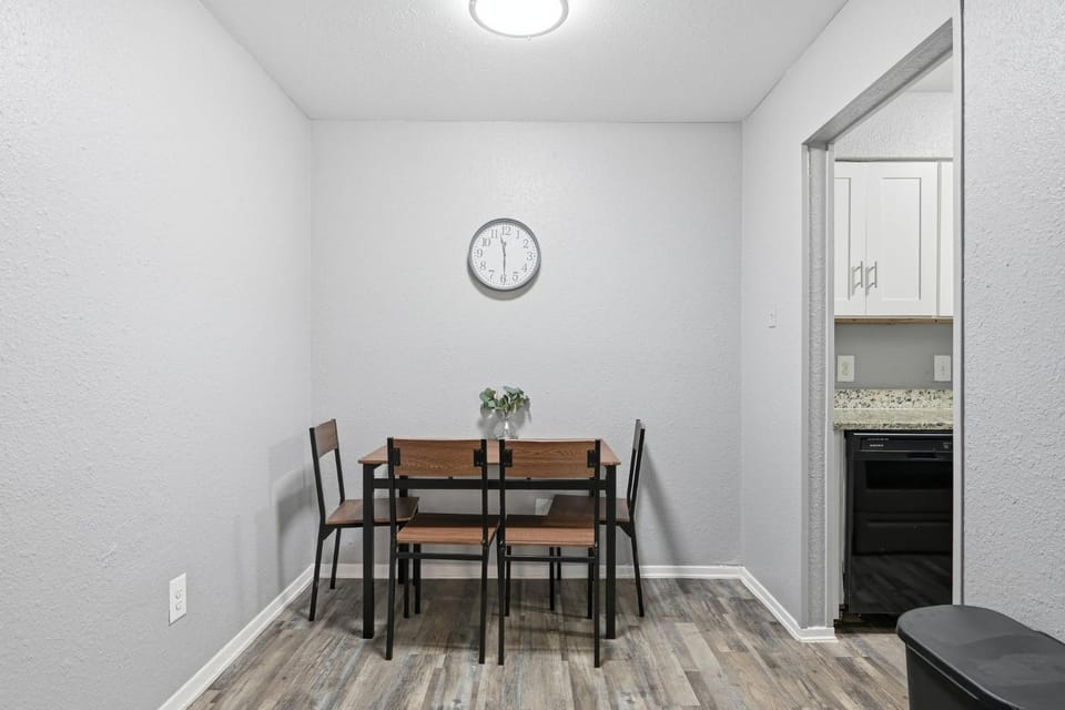 Great 1BR Mid-Term Apartment Apartment in Denton