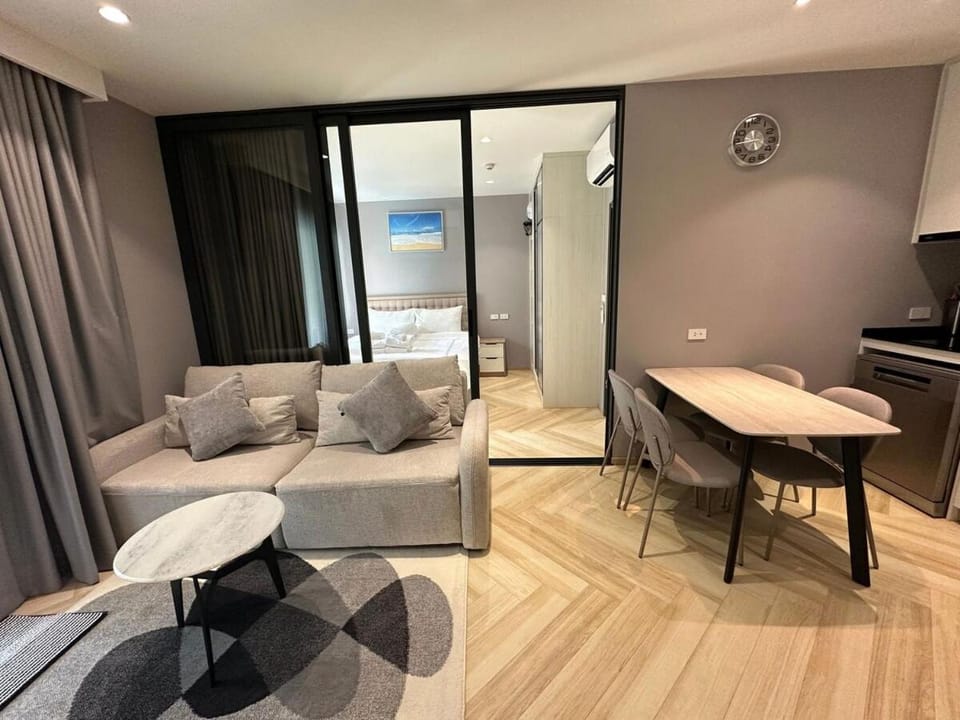 Title Legendary BangTao Pool-View #9453 Apartment in Choeng Thale