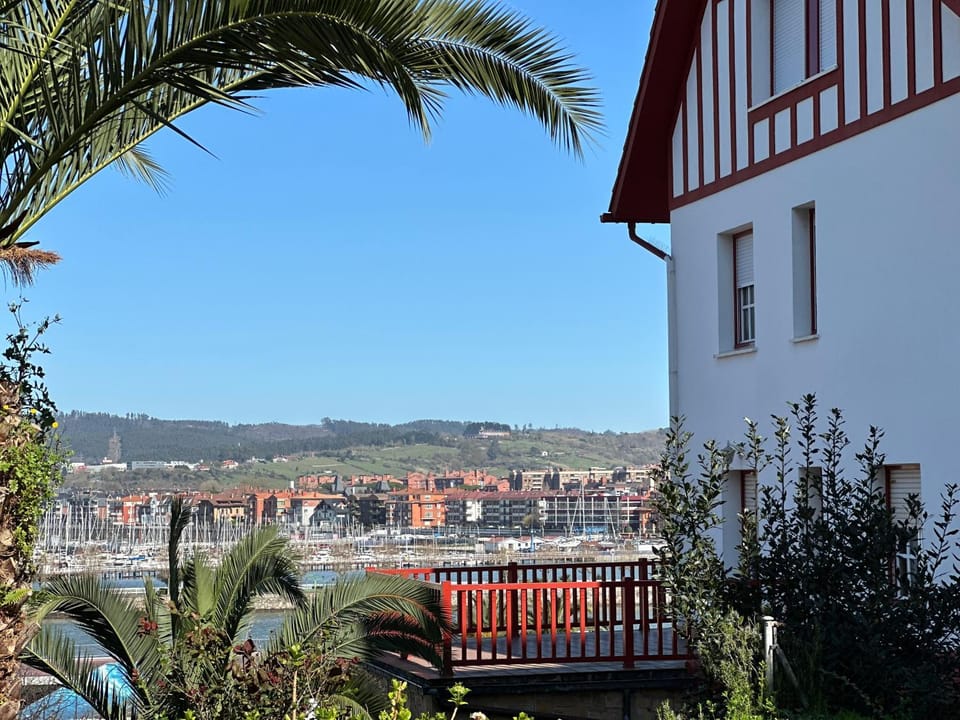 Apartamento con jardín y Parking en Santurce Apartment in Basque Country