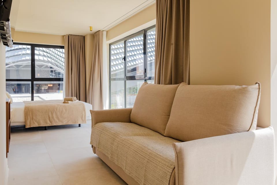 Bed, TV and multimedia, Photo of the whole room, Seating area