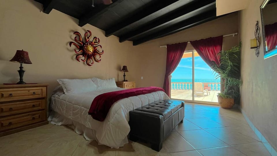 Recently Updated Beachfront Home Casa Neblina House in Rocky Point