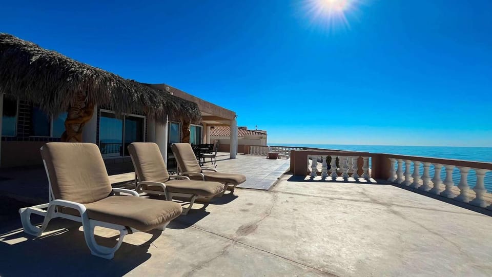 Recently Updated Beachfront Home Casa Neblina House in Rocky Point