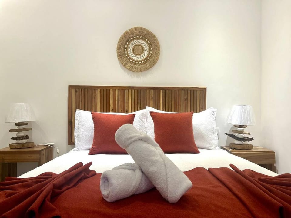 Bed, Bedroom, internet, air conditioner