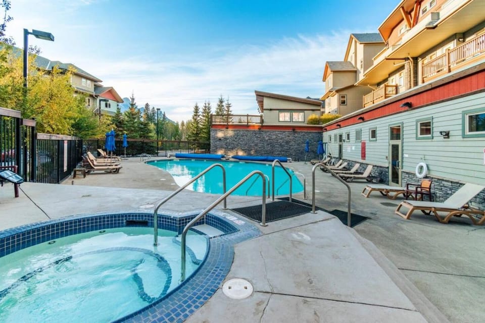Hot Tub, Swimming pool