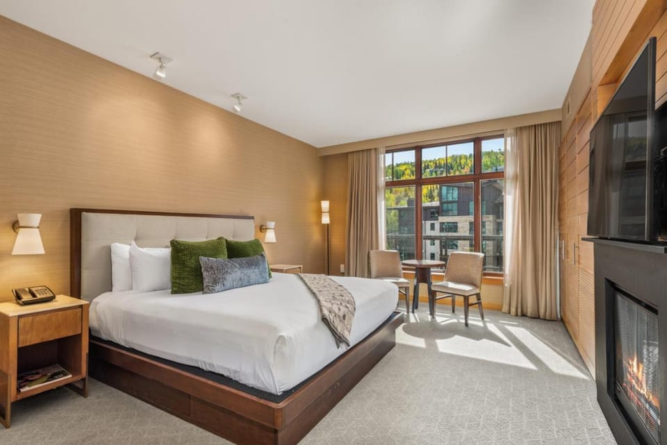 Bed, TV and multimedia, Bedroom