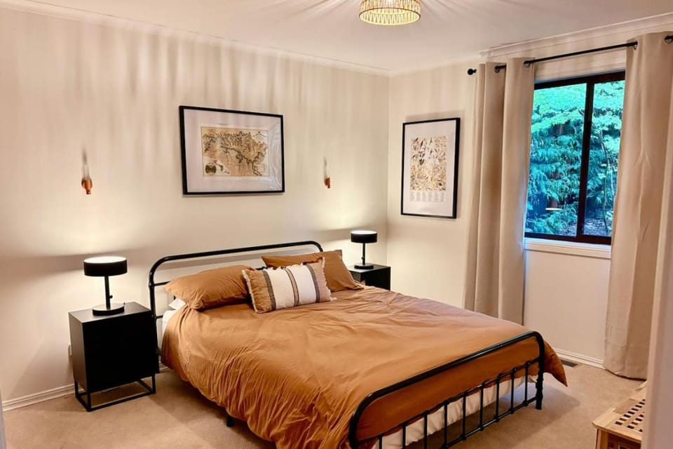 Buru Retreat Secluded Couples Escape Spa and Walks House in Blackheath