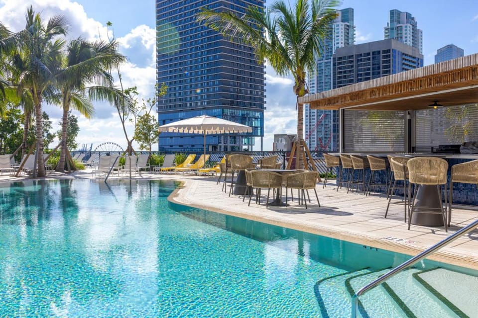 4416 High Floor 3 Bedroom Apt with Incredible Views a Pool and a Gym House in Miami