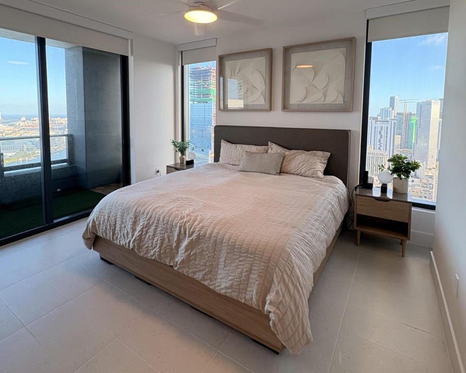 4416 High Floor 3 Bedroom Apt with Incredible Views a Pool and a Gym House in Miami