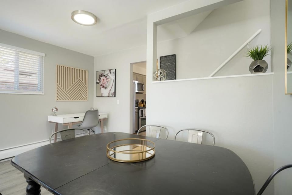 Seating area, Dining area