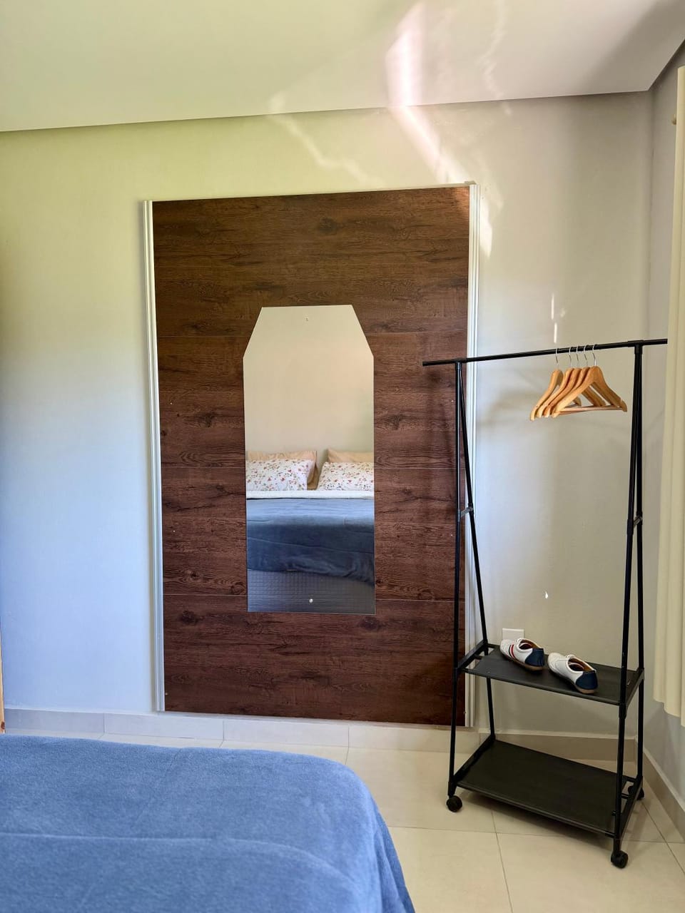 Photo of the whole room, Bedroom, wardrobe