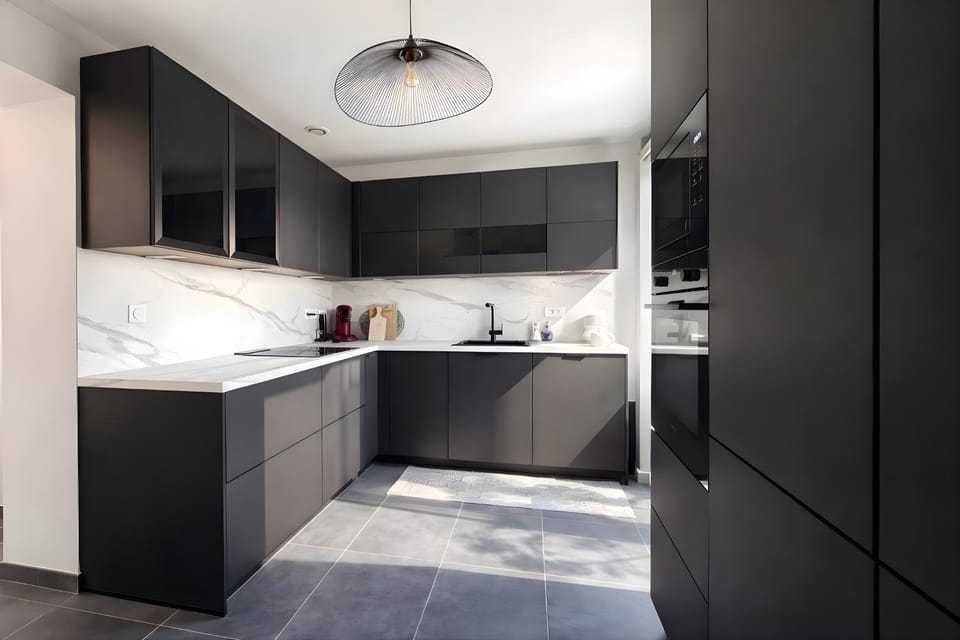 Kitchen or kitchenette