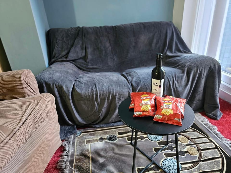 Living room, Seating area, Food