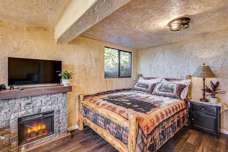 Walk to Beach! Scenic 'Wine Studio' in Gig Harbor Apartment in Hood Canal