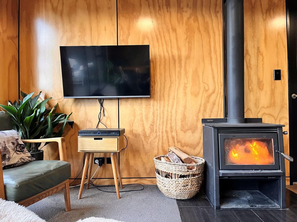 TV and multimedia, Living room, fireplace