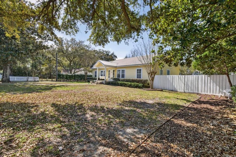 Authentic Ocean Springs Cottage Walk Downtown House in Ocean Springs