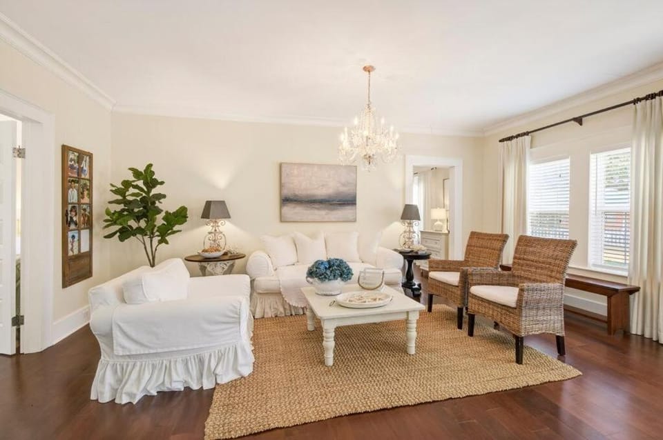 Authentic Ocean Springs Cottage Walk Downtown House in Ocean Springs