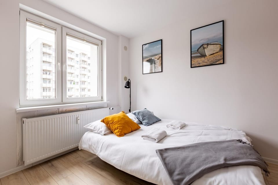 Bed, Photo of the whole room, towels