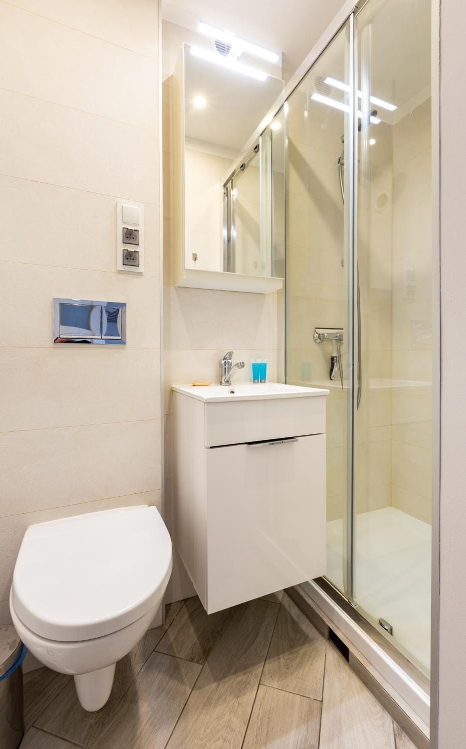 Shower, Toilet, Bathroom