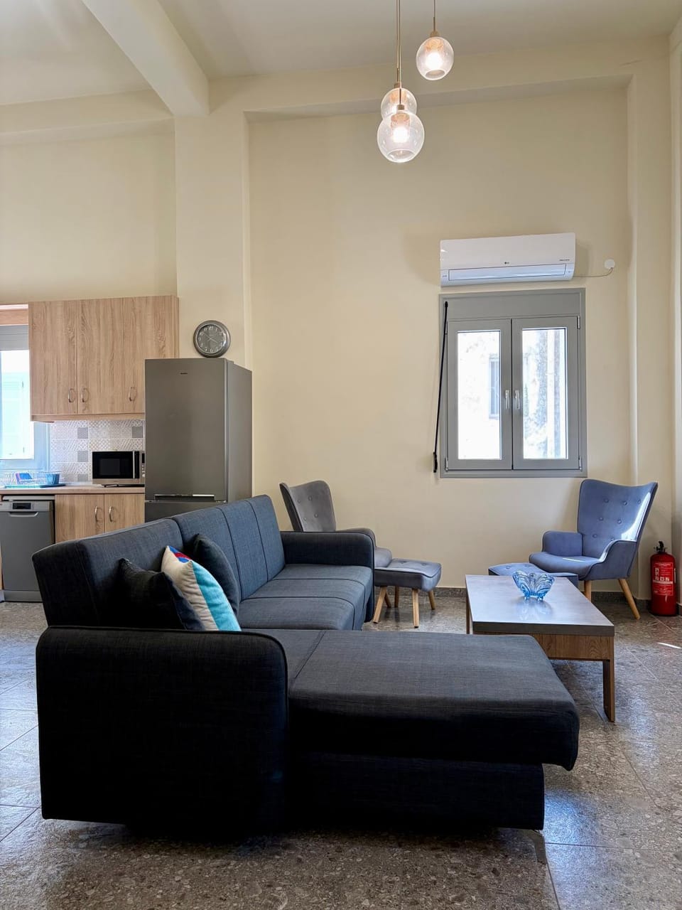 Kitchen or kitchenette, Living room, Seating area, Dining area