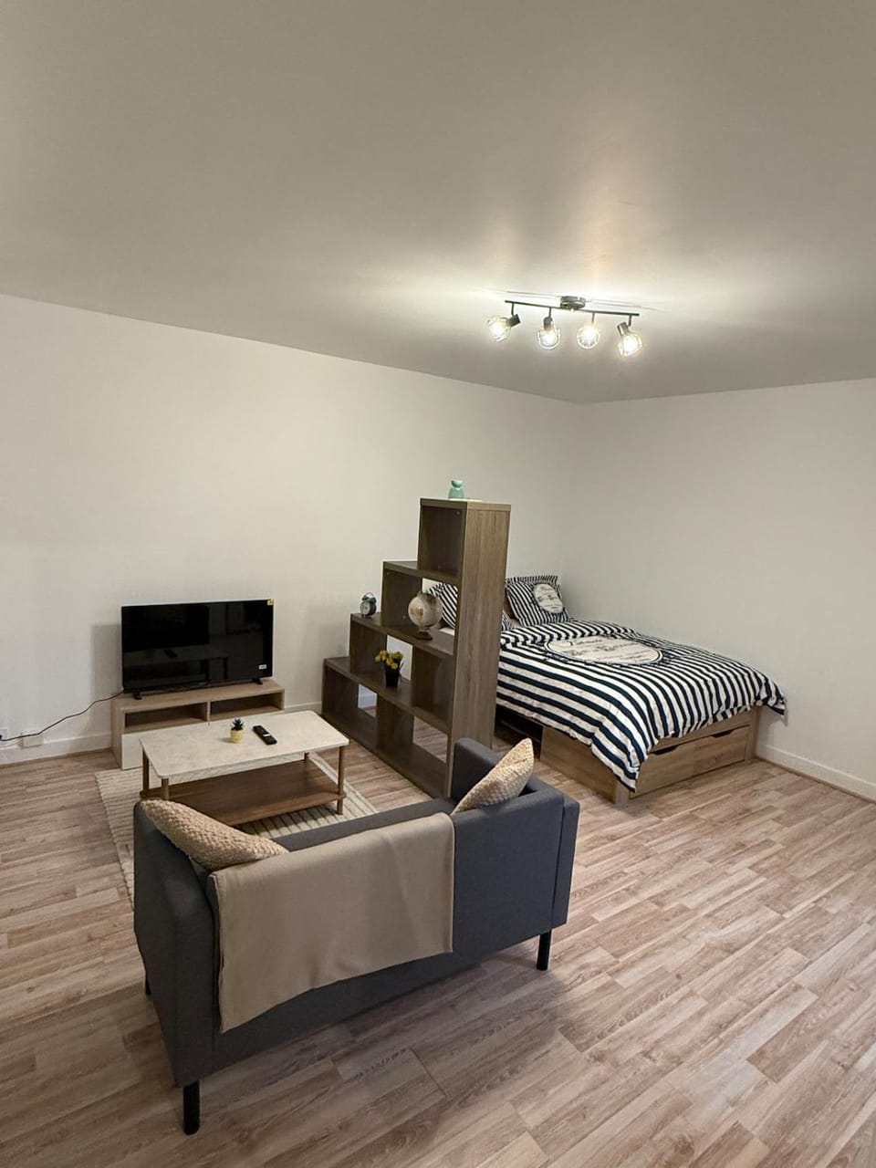 Studio lumineux avec balcon proche de la gare Apartment in Tours
