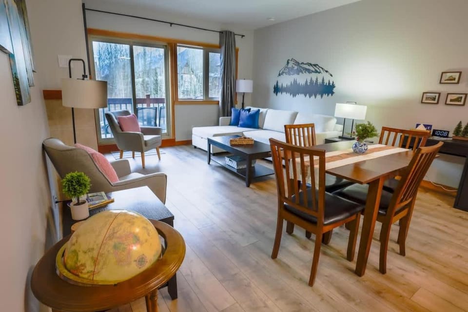 Grizzly Lodge 101 Apartment in Canmore