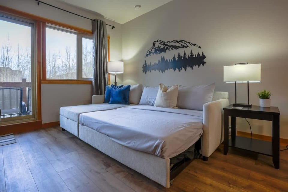 Grizzly Lodge 101 Apartment in Canmore