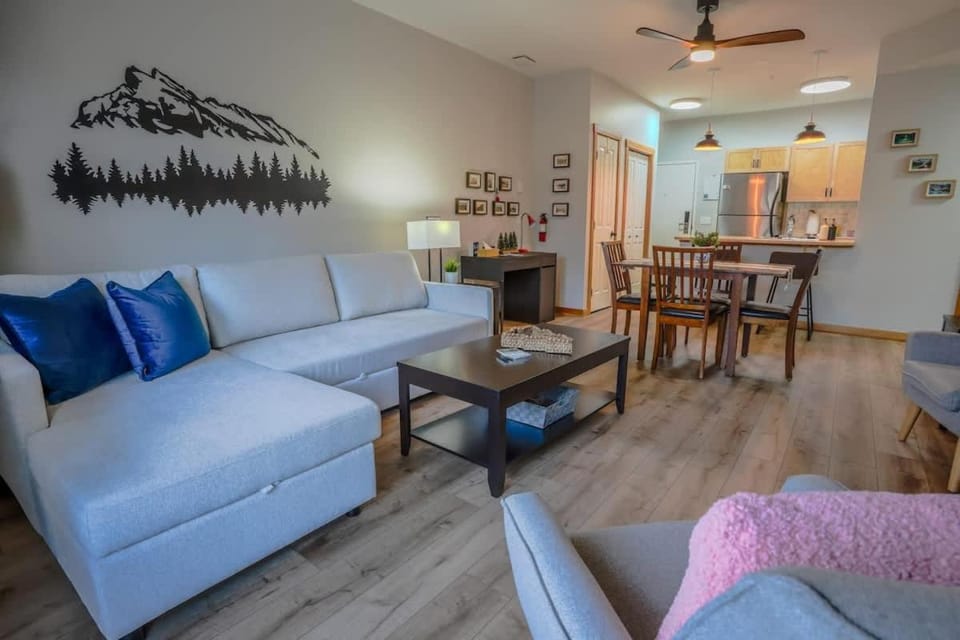 Grizzly Lodge 101 Apartment in Canmore