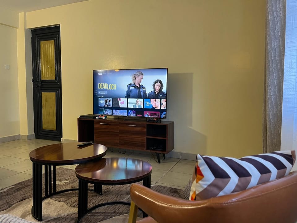 Communal lounge/ TV room, TV and multimedia, Living room, Seating area, Evening entertainment