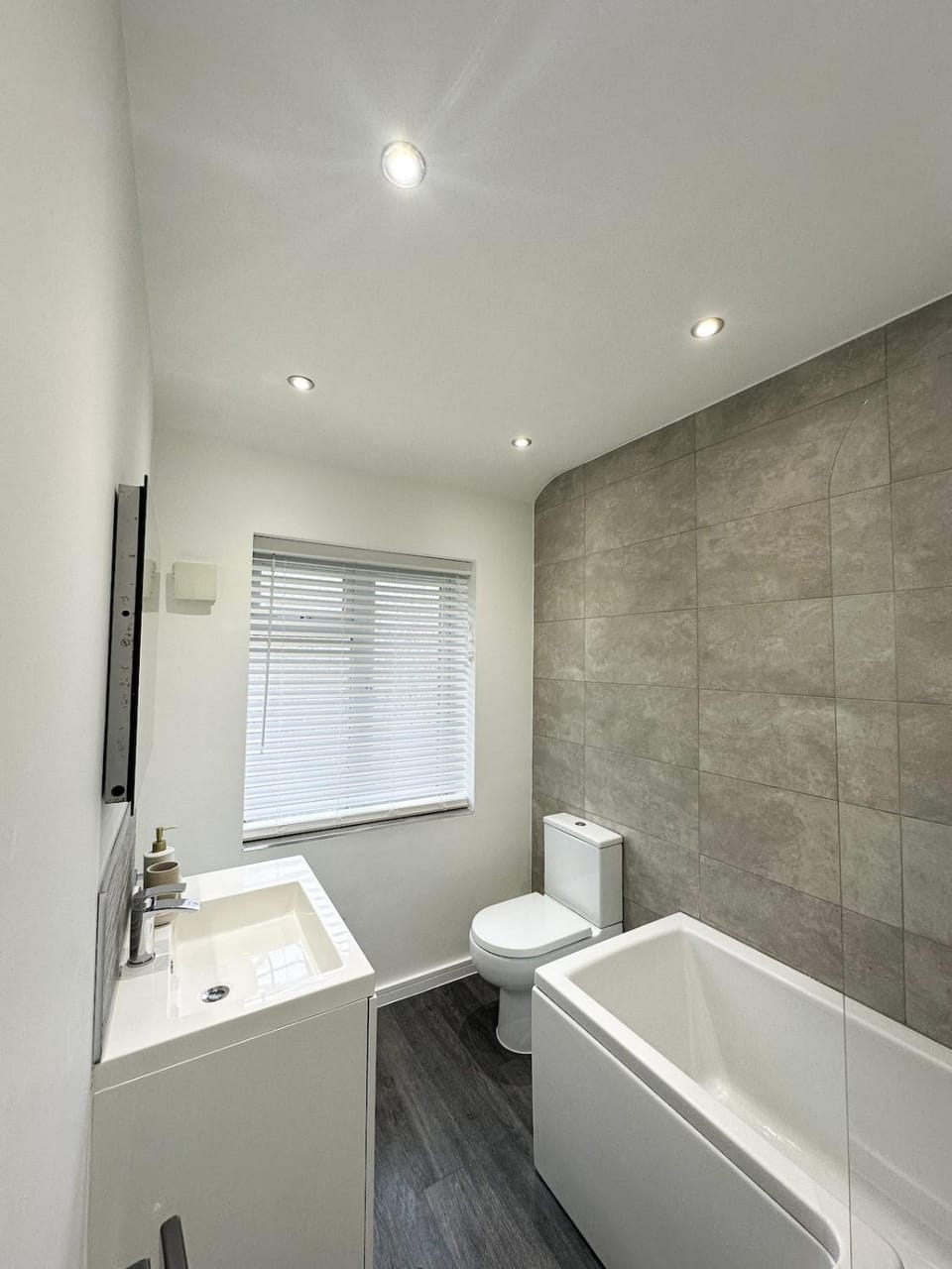 Bathroom, Bath, towels