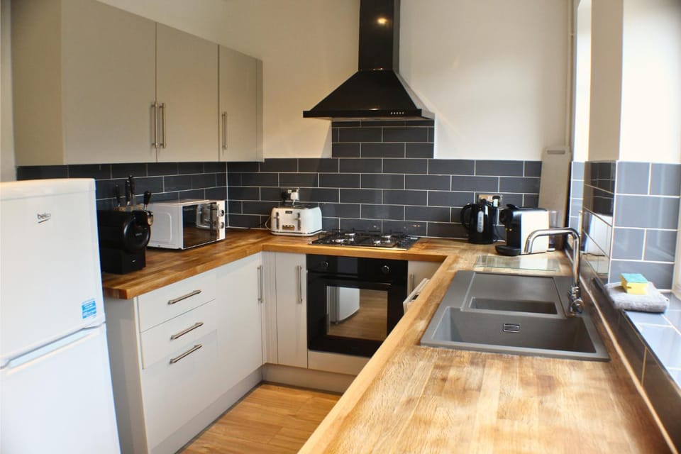 Coffee/tea facilities, dishwasher, microwave, oven, stove, toaster, washing machine, kitchen