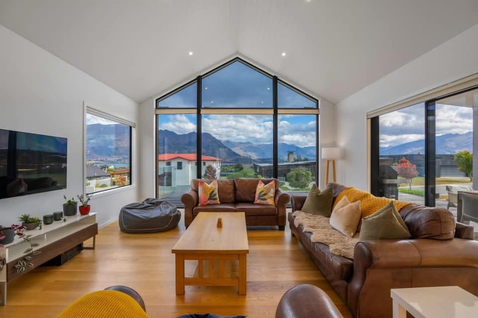 Infinity Alpine View House in Wanaka