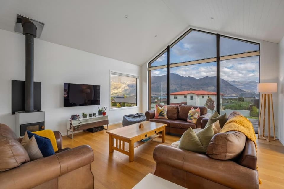 Infinity Alpine View House in Wanaka