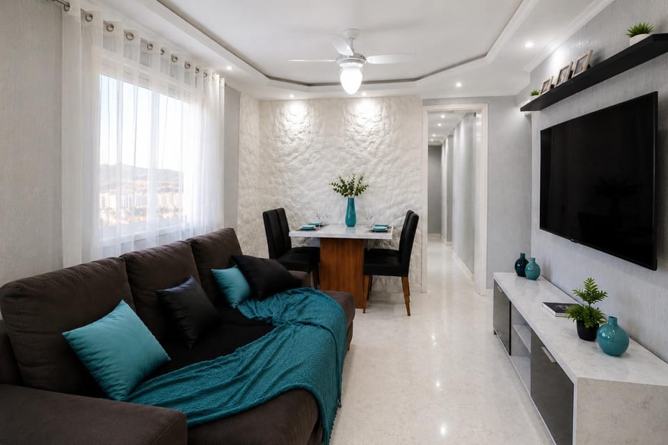 Communal lounge/ TV room, TV and multimedia, Living room, Seating area, Dining area