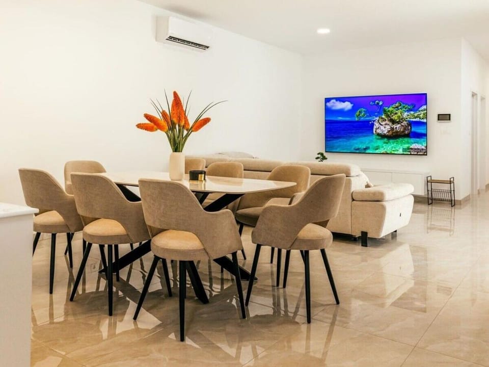 Living room, Dining area
