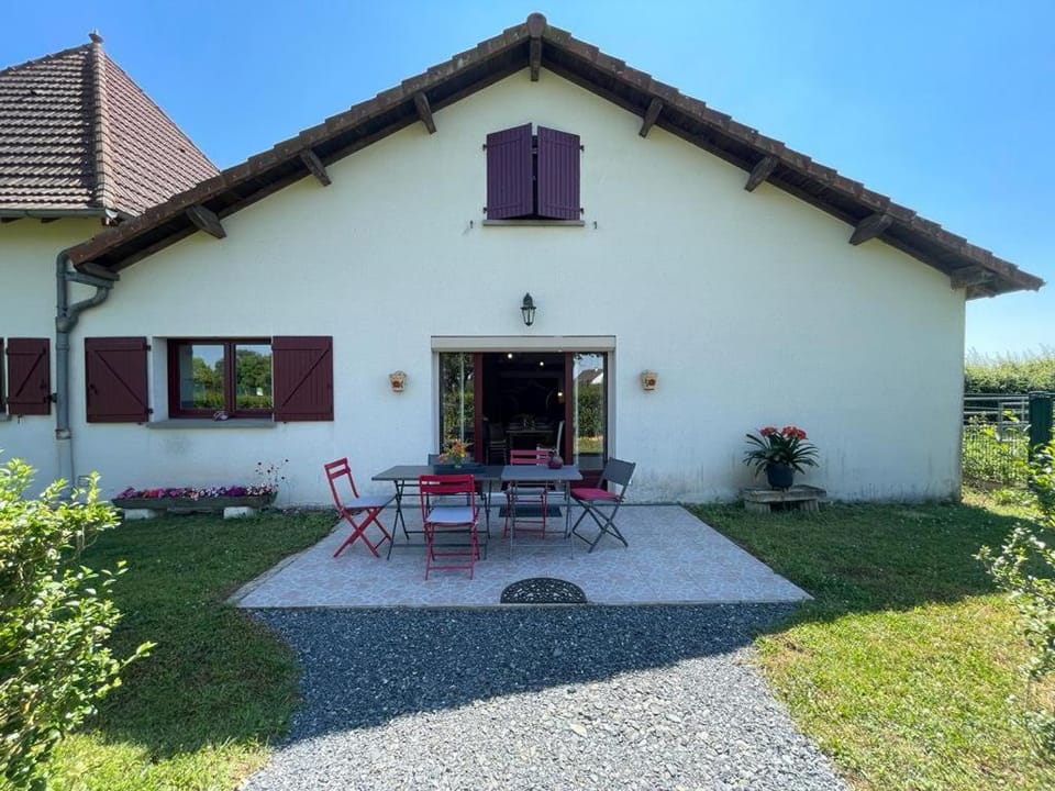 Gîte Le Mailloux - Maison calme à 15 min du Pal House in Auvergne-Rhône-Alpes