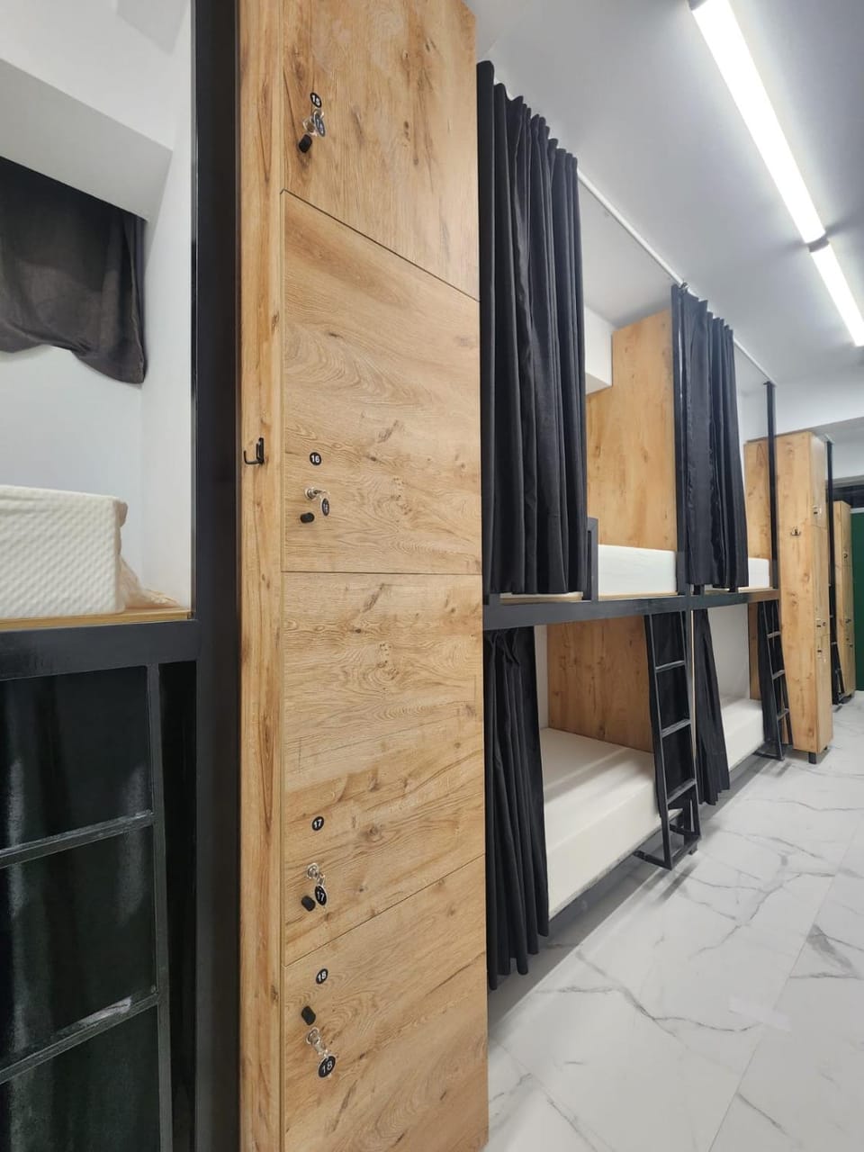Bed, Photo of the whole room, Bedroom, locker