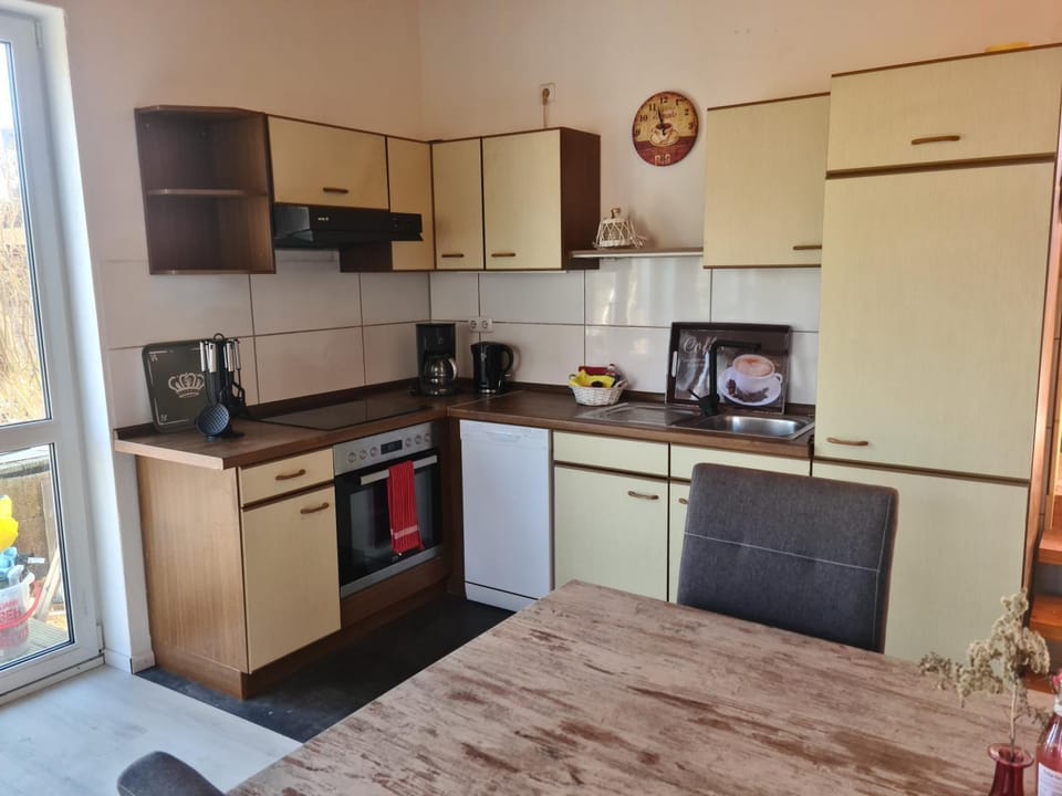 Kitchen or kitchenette, dishwasher, stove, toaster